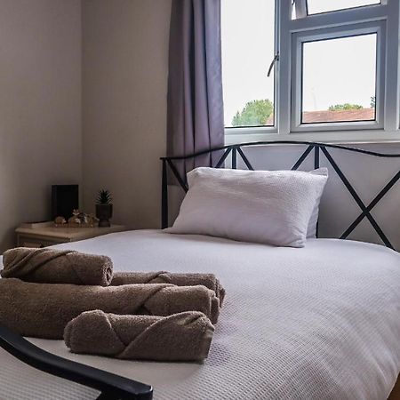 Cozy Double Room - Only Room Лондон Экстерьер фото