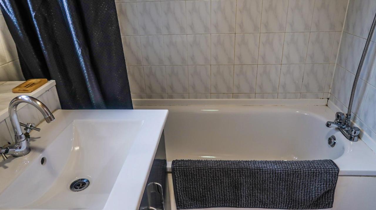Cozy Double Room - Only Room Лондон Экстерьер фото