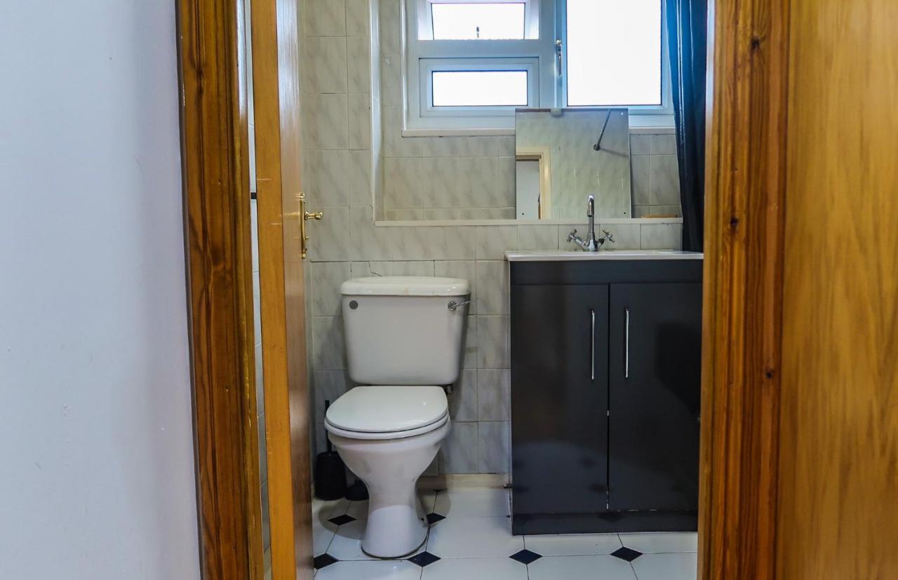Cozy Double Room - Only Room Лондон Экстерьер фото